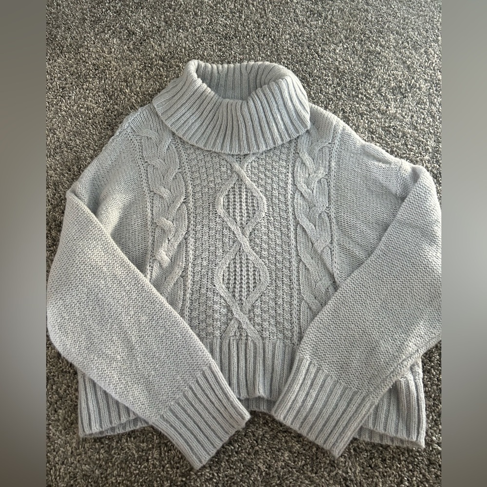 American Eagle L light grey turtleneck sweater